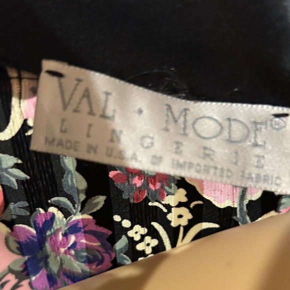 Val Mode satin robe with tie. Sz M - Picture 7 of 8